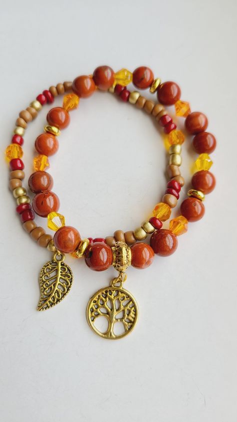 Fall Bracelets Diy, Fall Beaded Bracelets Diy, Beaded Fall Bracelets, Thanksgiving Jewelry Diy, Diy Fall Jewelry Ideas, Diy Beaded Bracelets Ideas Color Combos, Autumn Jewelry Diy, Fall Jewelry Trends 2023, Fall Jewelry Diy