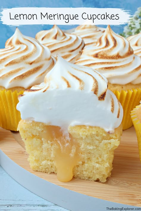 Filled Dessert Recipes, Light Cupcake Flavors, Italian Meringue Recipe, Lemon Meringue Cupcakes Recipe, Lemon Meringue Cupcakes, Cupcakes Lemon, Meringue Cupcakes, Lemon Cupcake Recipe, Meringue Topping