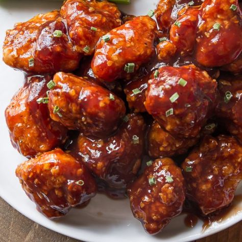 Easy, crunchy, sticky, saucy chicken poppers that are coated and baked, not fried!! Homemade Chicken Bites, Chicken Tenders Corn Flakes, Chicken Bite Appetizers, Baked Honey Bbq Chicken, Oven Baked Chicken Bites, Honey Bbq Chicken Bites, Chicken Bites Oven, Chicken Bites Baked, Bbq Bites