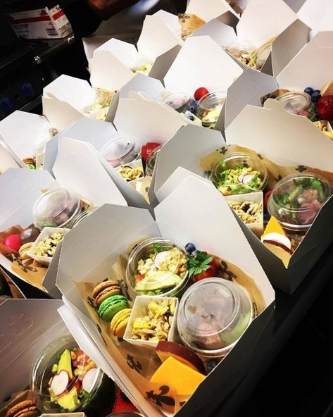 Corporate Lunch Boxes Catering, Lunch Catering Ideas, Philadelphia Sandwich, Lunch Box Ideas For Adults, Boxed Lunch Catering, Party Lunch Boxes, Sandwich Catering, Brunch Catering, Lunch Delivery