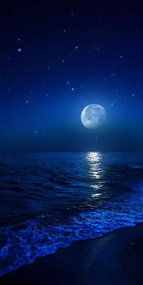 Beautiful Moon Pictures, Night Sky Moon, Ocean At Night, Beach At Night, Iphone Wallpaper Sky, Night Sky Wallpaper, Sky Moon, Moon Photography, Ocean Wallpaper