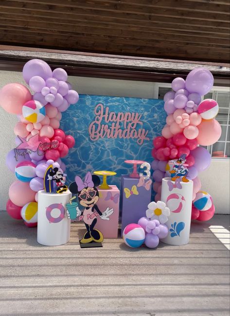 Sister Birthday Themes Party Ideas, Minnie Summer Birthday, Minnie Mouse Pool Party Decorations, Minnie Mouse Birthday Pool Party Ideas, Mini Mouse Pool Party Ideas, Minnie Mouse Pool Party Cake, Minnie Mouse Summer Birthday Party, Minnie Mouse Beach Party, Minnie Mouse Pool Party Ideas