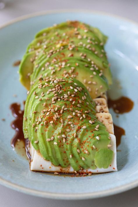 Tofu Avocado Salad, Tofu And Avocado, Oyakodon Recipe, Tofu Green Beans, Avocado Tofu, Tofu Avocado, Hawaii Recipes, Tofu Chicken, Vegan Salads