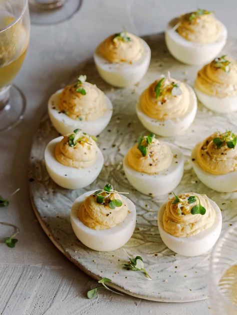 Caramelized Onion and Herb Deviled Eggs Simple Deviled Eggs Recipe, Healthy Deviled Eggs, Devilled Eggs, Best Deviled Eggs, Deviled Eggs Easy, Bacon Deviled Eggs, Deviled Eggs Recipe, Caramelized Onion, Spoon Fork