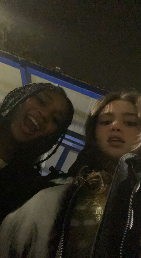 Two Childhood Friends, Black And White Bsf Duo, Black And White Friends Aesthetic, Duo Friends, Black Teenage Girl, Friends Group Photo, Girl Friendship, Cute Friend Pictures, Bestie Goals