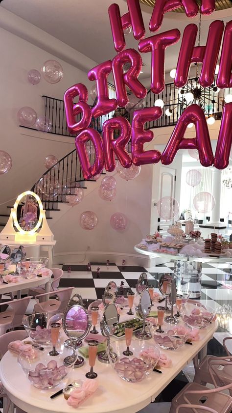 Kardashian Party Decoration, Kardashian Party, Surprise Birthday Decorations, Dream Kardashian, Rob Kardashian, Backyard Birthday Parties, Backyard Birthday, Cute Birthday Ideas, Birthday Party Theme Decorations