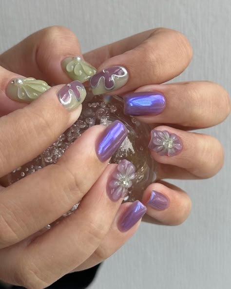 Kawaii Gel Nails, Fairycore Nails Short, Victoria Paris Nails, Acrylic Nails Fairycore, Funky Gel Nails, Fairy Vibe Nails, Short Purple Nails, Short Maximalist Nails, Fairycore Nail Art