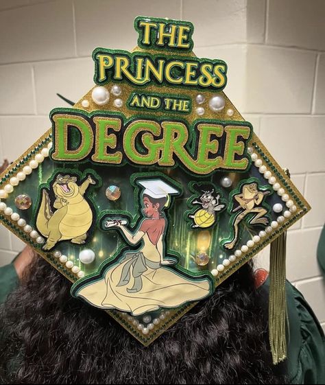 Graduation Cap Designs College, Senior Year Diy, Disney Graduation Cap, Funny Graduation Caps, Graduation Party Desserts, Disney Graduation, College Grad Cap Ideas, Graduation Cap Decoration Diy, Custom Graduation Caps