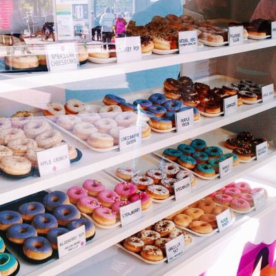 Donat Glaze, Rainbow Food, Delicious Donuts, Food Goals, Pretty Food, Food Cravings, I Love Food, Cute Food, Popsicles