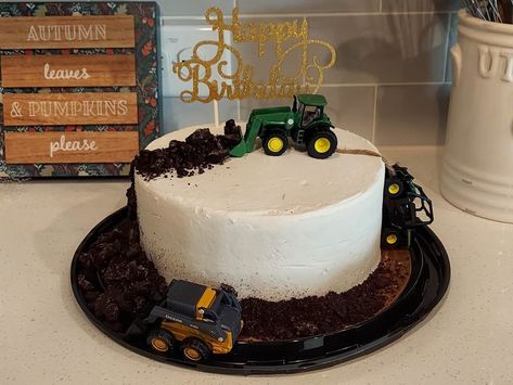 John deere tractor birthday cake 2 Year Boy Birthday Cake, Tractor Birthday Cake Ideas, Tractor Birthday Cake For Boys, 2 Tractor Cake, Tractor Smash Cake Boys, Simple Tractor Cake, Tractor Cakes, Farm Birthday Cake For Men, Tractor Smash Cake