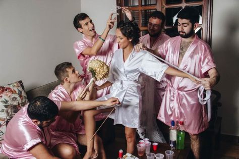 Male Bridal Party, Male Bridesmaid, Beautiful Vows, Bride Indian, Bridal Parties Pictures, Funny Wedding Photos, Bridal Poses, Guy Friends, Bridal Photoshoot