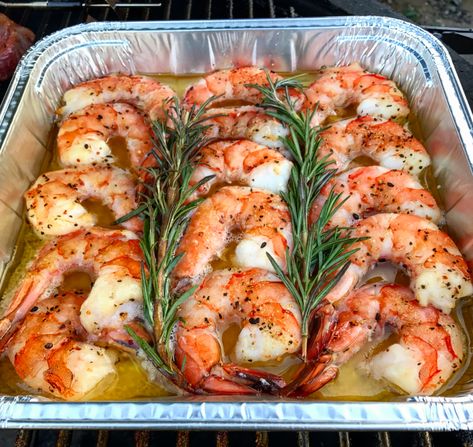 Surf N Turf Recipes, Smoked Shrimp, Buttery Shrimp, Butter Shrimp, Shrimp Recipes Easy, Shrimp Dishes, Smoked Food Recipes, Seafood Dinner, Idee Pasto Sano