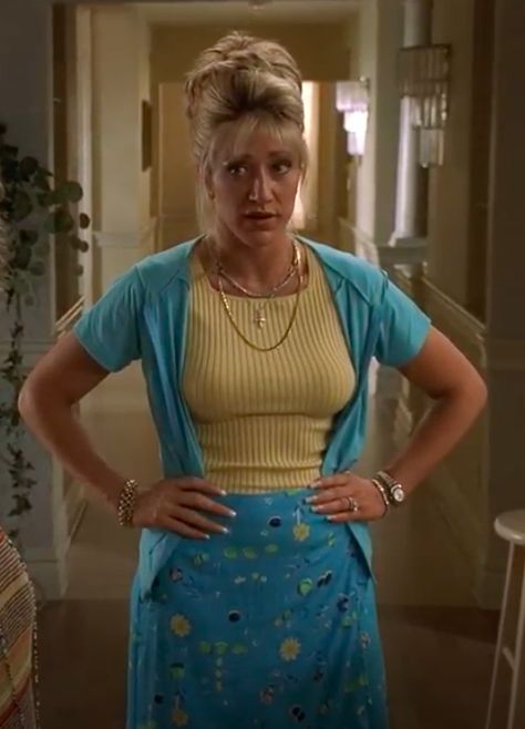 edie falco as carmela soprano in the sopranos Carmela Soprano, Edie Falco, The Sopranos, Mob Wives, Mob Wife, Fashion Tv, Fall Fashion Outfits, 2000s Fashion, New Wardrobe