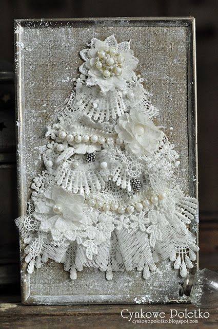 Lace Christmas Tree, Lace Projects, Doilies Crafts, Lace Trees, Lace Diy, Lace Crafts, Jewelry Christmas Tree, A White Christmas, Vintage Jewelry Crafts