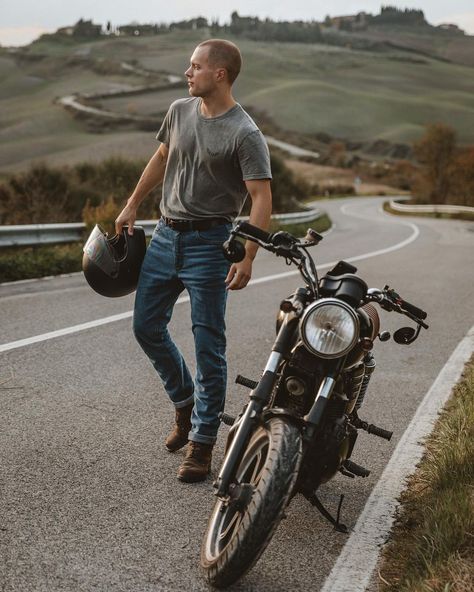 FREDDIE DOBBS on Instagram: “This photo sums up Tuscan roads and scenery. Uninterrupted, unforgettable riding #fortheride ⚡️ - - - ⚡️Jeans: SK11 @hood.jeans (release…” Man Biker Style, Mens Boots Fashion Outfits, Mens Motorcycle Fashion, Men Biker Style, Rugged Men Style, Biker Style Men, Motorcycle Shoot, Rider Outfit, Biker Outfits