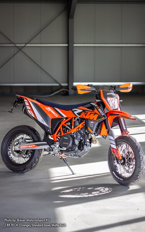 Officially licensed KTM Graphics for the ones who are "Ready to race" and not afraid to show it. Specially developed for the KTM 690 SMC-R 2019 edition in high-quality thick motocross vinyl and laminate. MotoProWorks offers graphic-kits and decals for motocross, enduro, sport, adventure and Supermoto. NOTE: Rim stripes NOT included.Pick your favorite design from hundreds of high quality kits or have us design your own! All our full graphic kits are printed on High-tac, high grade aggressive viny Ktm Enduro Motocross, Moto Cross Yamaha, Suzuki Motocross, Ktm 390 Duke, Ktm 125 Duke, Ktm Enduro, Ktm Rc8, Ktm Dirt Bikes, Ktm 200