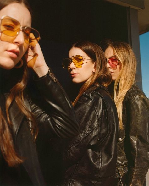 Haim Style, Danielle Haim, Mode Hippie, Three Women, Haim, Wallpaper For Iphone, Women In Music, I'm With The Band, Girl Gang