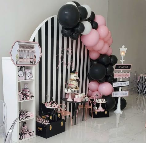 Paris Theme Party Decorations Backdrops, Paris Theme Backdrop Ideas, Paris Theme Balloon Decor, Paris Backdrop Ideas, Paris Theme Balloon Garland, Paris Theme Backdrop, Paris Theme Centerpieces, Chanel Birthday Party Decoration, Paris Theme Party Decorations