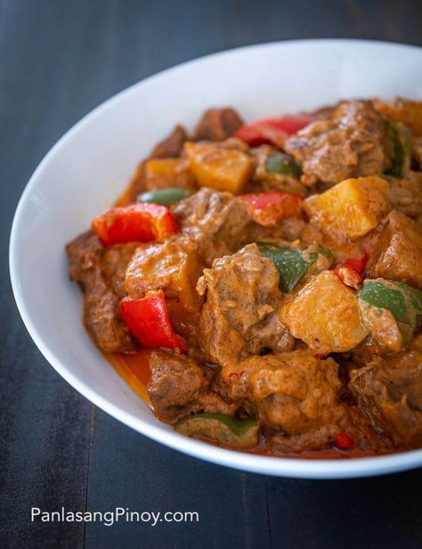 Beef Kaldereta sa Gata with Peanut Butter - Panlasang Pinoy Beef Kaldereta Recipe, Kaldereta Recipe, Caldereta Recipe, Beef Caldereta, How To Cook Beef, Filipino Dishes, Peanut Butter Recipes, Filipino Recipes, Butter Recipe