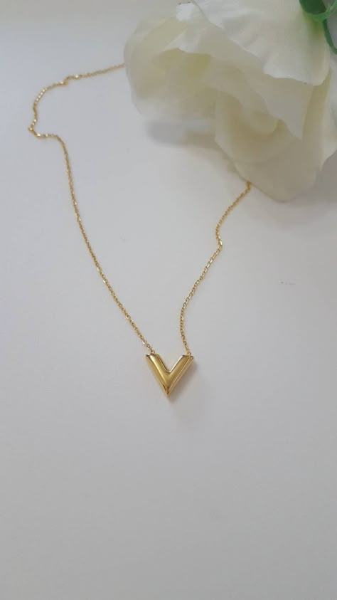 Luxury Metal Chain Necklace For Gift, Gold Flower-shaped Necklace For Birthday Gift, Luxury Rose Design Necklace For Gift, V Shaped Gold Necklace, Gold Triangle Necklace For Gift, Bff Jewelry, Fancy Jewelry Necklace, Modern Gold Jewelry, Happy Birthday Wallpaper