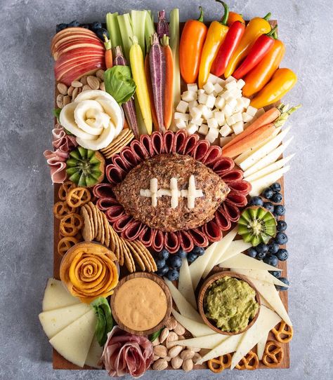 30+ Super Bowl Charcuterie Board Ideas Everyone Will Love! - Prada & Pearls Super Bowl Snacks Party Appetizers, Super Bowl Charcuterie Board, Super Bowl Charcuterie, Football Charcuterie Board, Football Game Food, Football Themed Food, Charcuterie Board Meats, Charcuterie Appetizers, Football Party Foods