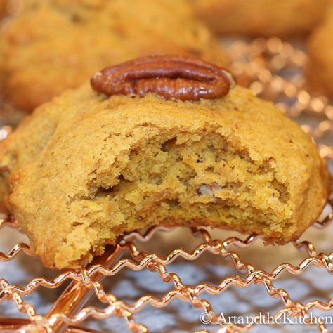 Pumpkin Pecan Cookies that are soft, fluffy and perfectly spiced. Cookies Art, Soft Cake, Homemade Pretzels, Light Cakes, Cream Cheese Frosting Recipe, Pecan Cookies, Best Banana Bread, Homemade Donuts, Pumpkin Pie Filling