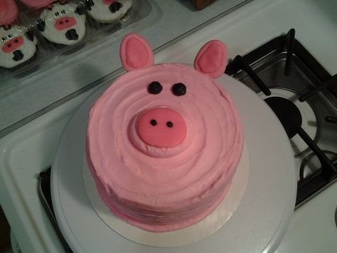 Pig Smash Cake 1st Birthdays, Farm Animal Smash Cake, Pig Smash Cake, Pig Cakes, Farm Smash Cake, Cupcake Decorating Techniques, Piggy Cake, Pig Cupcakes, Farm Birthday Cakes