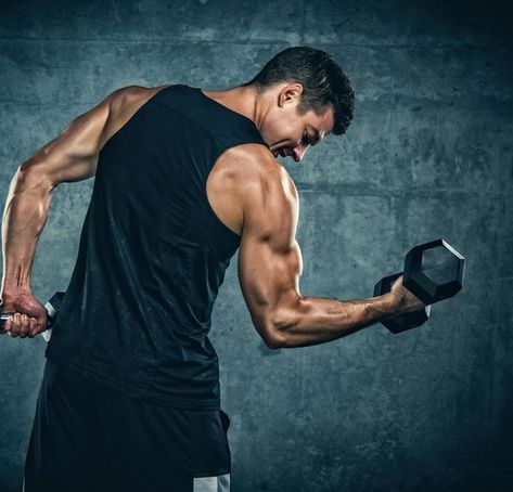 The Best Dumbbell Workout Routines to Build Strength and Muscle     #titaniumphysique #mensfitness #womensfitness #bodybuilding… Dumbbell Workout Routine, Friends Workout, Lifting Workouts, Weight Lifting Workouts, Weight Lifting Women, Weight Set, Triceps Workout, After Workout, Workout Pictures