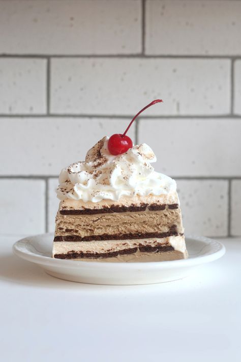 How to Make the World's Easiest Ice Cream Cake Espresso Ice Cream, Easy Ice Cream Cake, Mothers Day Desserts, Ice Cream Cake Recipe, Easy Ice Cream, Cupcakes Recipe, Dessert Ingredients, Ice Cream Desserts, Summer Entertaining