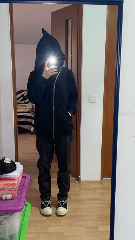 #rickowens #drkshdw Drkshdw Outfit, Rick Owens Shoes Outfit, Rick Owens Shoes, Anime White, Swag Pics, Male Icon, Drip Drip, Dr Wardrobe, Ideas Para Fotos