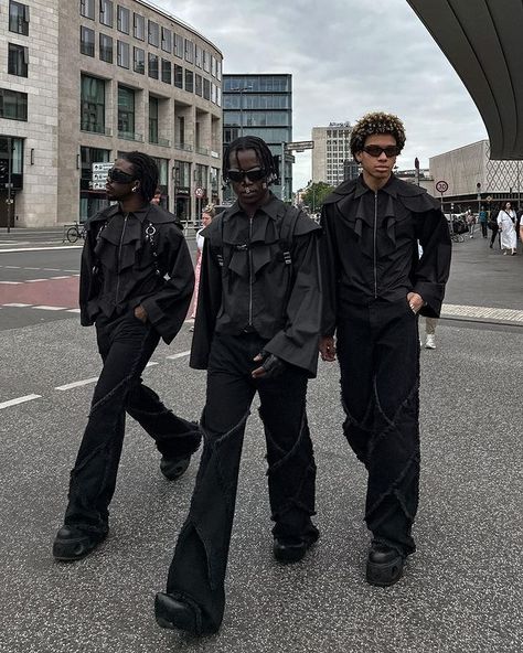 Berlin Techno Outfit Men, Summer Opiumcore Outfits, Feminine Men Outfits, Opiumcore Outfits Men, Opiumcore Outfits, Male Styling, Concert Makeup, Outfit Reference, Military Aesthetic