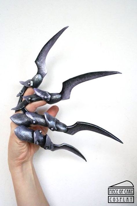 Claw Gloves Concept Art, Hand Claws Reference, Grapple Hook Concept Art, Claw Reference, Claw Hands Reference, Claws Drawing Reference, Claw Armor, Cosplay Claws, Metal Claws