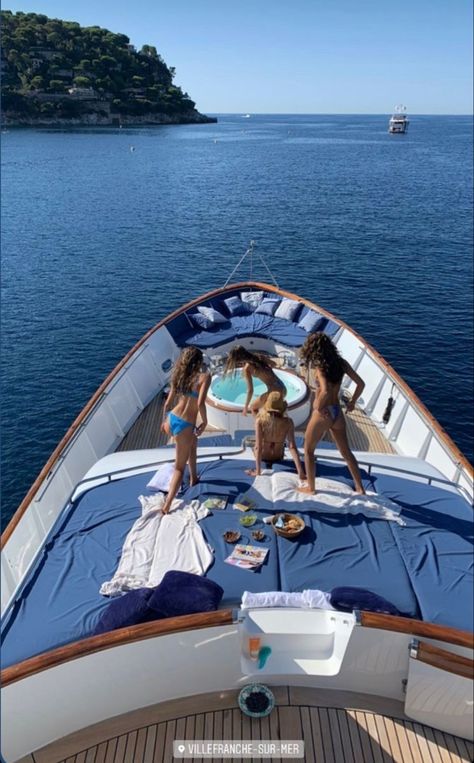 Bikinis Outfits, Yacht Summer, Freetime Activities, Water Life, Europe Summer, Future Lifestyle, Rich Life, Summer Bikinis, Dream Lifestyle