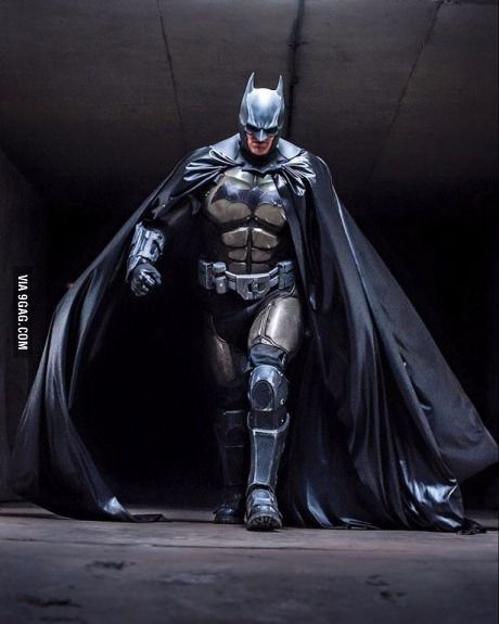 Guy in Ireland builds the most amazing looking batsuit Real Batman, Batman Suit, Batman Cosplay, Batman Costume, Batman Arkham Origins, I Am Batman, Univers Dc, Batman Begins, Batman Wallpaper