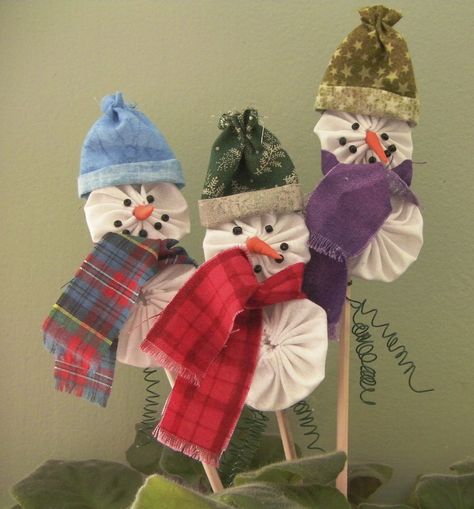 Sewing Projects | Happy December – It’s Time For Christmas Crafts! Yoyo Crafts, Quilt Crafts, Yo Yos, Happy December, Yo-yos, Navidad Diy, Snowman Crafts, Ornament Kit, Snowman Ornaments