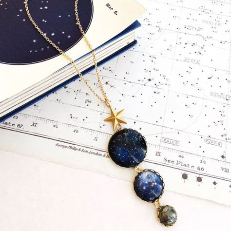 Vtuber Ideas, Solar System Jewelry, Planet Jewelry, Fashion Infographic, Space Necklace, Space Rings, Galaxy Jewelry, Space Jewelry, Diy Fashion Accessories