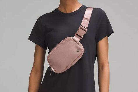 Crossbody Bags to Carry This Summer, According to TikTok Cross Bag Outfit, Crossbody Bags 2023, Bag Outfit Ideas, Best Crossbody Bags, Bag Outfit, Italian Leather Bags, Designer Crossbody, Cross Bag, Designer Crossbody Bags