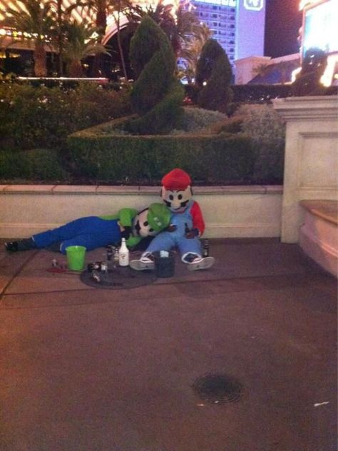 Mario and Luigi, drunk The Meta Picture, Dump A Day, Mario Brothers, Mario And Luigi, Jay Park, Bones Funny, Funny Photos, Funny Images, Video Game