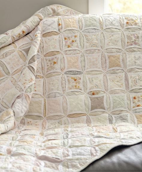 Cathedral Window Quilt Pattern Free, Modern Farmhouse Quilt Patterns, Cathedral Window Quilt Tutorial, Low Volume Quilts Ideas, Cathedral Quilt, Low Volume Quilt, Cathedral Window Quilts, Quilt Fabric Bundles, Neutral Quilt