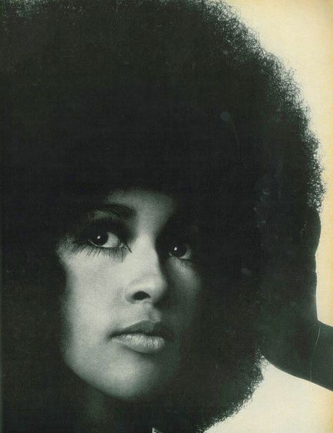 Marsha Hunt, 70s Black Women, Vintage Photo Booths, Marianne Faithfull, Unapologetically Black, Hair Magazine, Vintage Black Glamour, 20th Century Fashion, Arte Cyberpunk