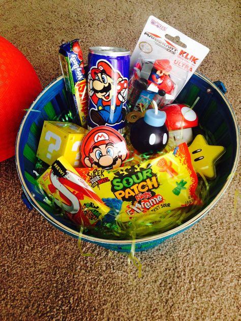 Mario themed Easter basket for the boyfriend ! Mario Gift Basket, Mario Themed Gift Basket, Mario Easter Basket, Super Mario Gift Basket, Easter Basket Ideas For Boyfriend, Easter Basket Ideas For Boys 6-8, Cute Easter Basket Ideas, Easter Basket Ideas For 8-10 Year Boys, Basket Raffle