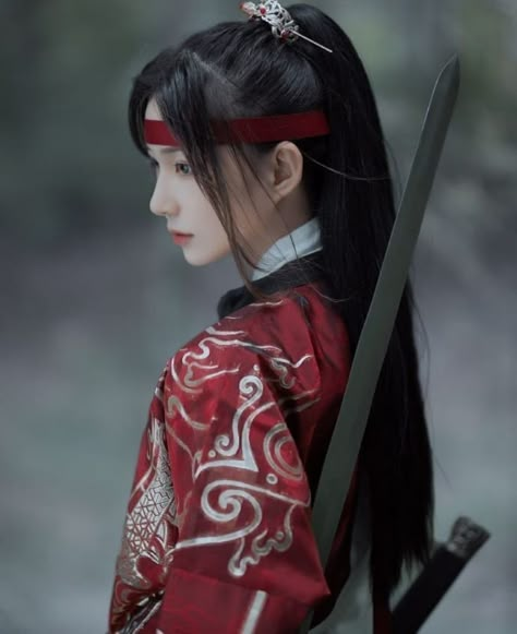 Chinese Fancy Dress, Female Samurai, Chinese Warrior, Ancient Chinese Clothing, Castle Aesthetic, Skateboard Design, Warrior Girl, Human Poses, Pose Reference Photo