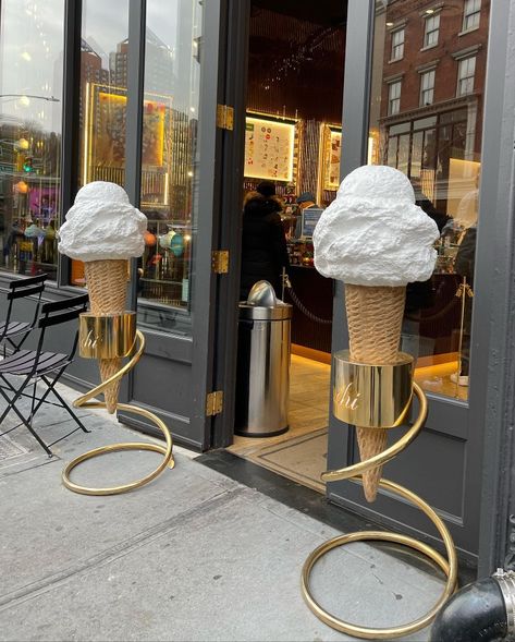 Fancy Ice Cream, Ice Cream Business, Ice Cream Stand, Gelato Shop, Ice Cream Cart, Decoration Restaurant, Kiosk Design, Stall Designs, Restaurant Concept