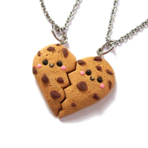 This set of 2 friendship heart necklaces are handmade with polymer clay by myself, they are completely adorable! - Chains are made of high quality stainless steel suitable for sensitive skin. - Pendants are aprox. 3 cm big I love to making custom orders! I'll work with you to make something completely unique and exactly how you want it; this includes shape, size and color that you adore. Let me know what you like and I'll do it. Perfect for unique gifts, treats for yourself or special occasions. Best Gift For Friend, Matching Best Friend Jewelry, Friendship Necklaces For 2, Bestie Necklaces, Best Friends Art, Heart Best Friend, Bff Heart, Friendship Heart, Necklaces For Girls