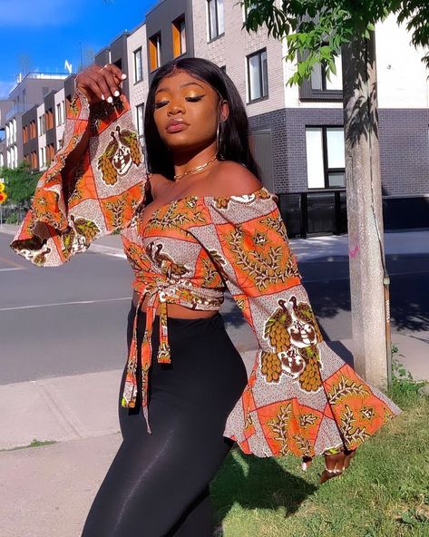 Tops To Wear With Jeans, Chitenge Outfits, Jeans 2022, Couples African Outfits, Ankara Tops, Body Con Dress Outfit, African Print Tops, African Print Skirt, African Print Dress Ankara