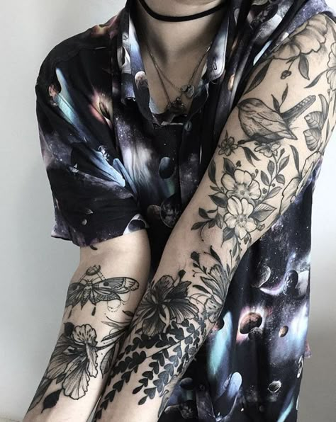 Title Tattoo, Natur Tattoo Arm, Bird Tattoo Sleeves, Vogel Tattoo, Nature Tattoo Sleeve, Black Bird Tattoo, Tattoo Bird, Explore Tattoo, Inspiration Tattoos