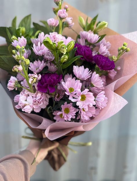 We love a bouquet of similar toned flowers, and these pops of purple from the carnations. Our fresh flowers arrive on Tuesday and our local growers are supplying us all week, so there is always something new coming through the doors. Order Online Anytime #shoplocal #shopsmall #numurkahflorist #supportlocal #shopnumurkah #numurkahflowersandgifts #numurkahbusiness #giftsthatmakeadifference #localflowerfarmers Mixed Bouquet, Purple Tone, New Coming, Flowers Purple, The Doors, Fresh Flowers, Order Online, Bouquets, Farmer