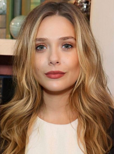 Elizabeth Olsen Hair Blonde, Elizabeth Olsen Soft Autumn, Elisabeth Olsen Hair, Elizabeth Olsen Hair Color, Elizabeth Olsen Blonde, Elizabeth Olsen Makeup, Elizabeth Olsen Face, Elizabeth Olsen Hair, Olsen Hair