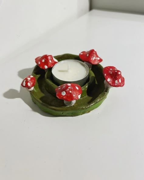 Clay Mushroom Candle Holder, Homemade Clay Candle Holders, Diy Clay Tea Light Holder, Candle Holders Clay, Cool Clay Ideas, Air Dry Clay Candle Holder, Candleholder Diy, Mushroom Candle Holder, Polymer Clay Candle Holder