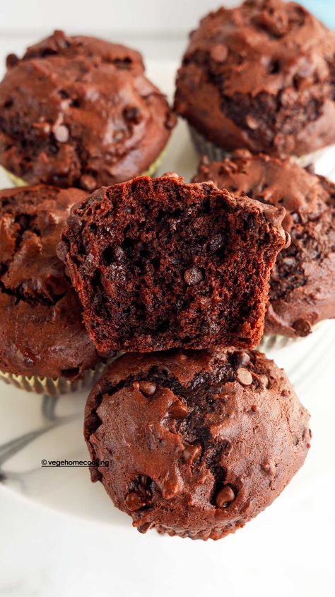 Double Chocolate Muffins (Eggless and Bakery-Style) Eggless Chocolate Muffins Recipe, Eggless Muffins, Choc Muffins, Oatmeal Dessert, Basic Muffin Recipe, Crumble Cookie Recipe, Chocolate Muffin Recipe, Double Chocolate Muffins, Tea Cakes Recipes